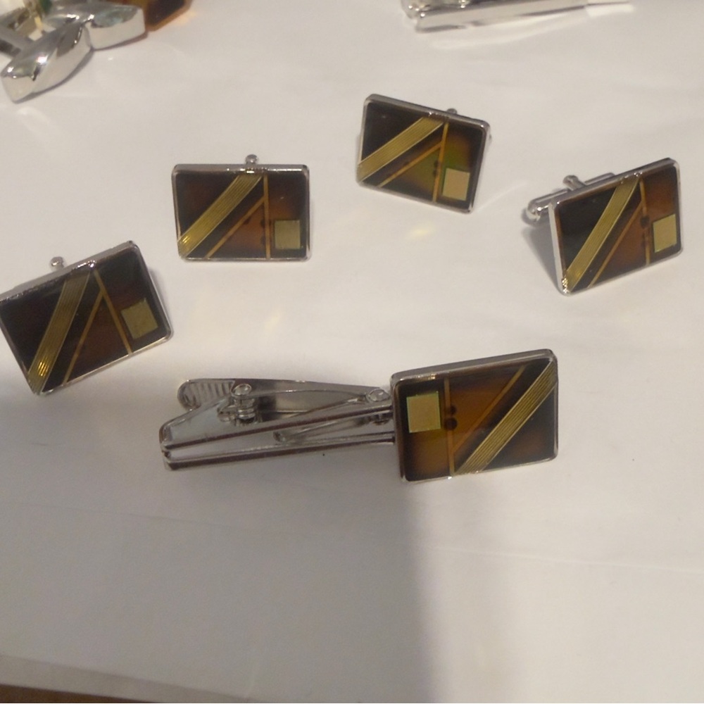 Sophisticated Gold and Brown Cufflinks Set